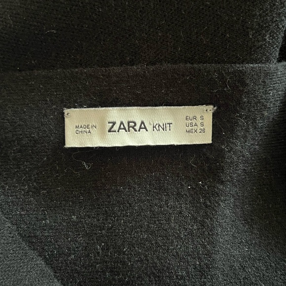 Zara Knit High Waisted Skirt with Gold Chain Design - Picture 4 of 4